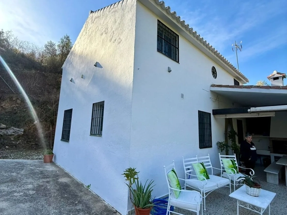Finca / Landhuis te koop in Ojen, Malaga, Spanje