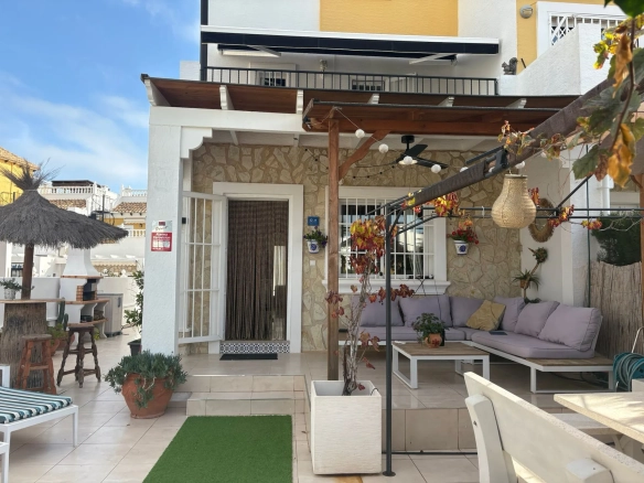Geschakelde woning (Townhouse) te koop in Algorfa, Alicante, Spanje