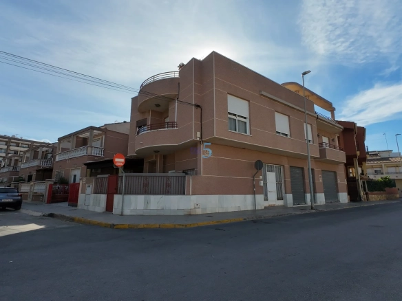Geschakelde woning (Townhouse) te koop in Almoradi, Alicante, Spanje