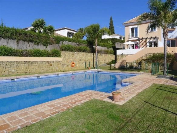 Geschakelde woning (Townhouse) te koop in Aloha, Malaga, Spanje