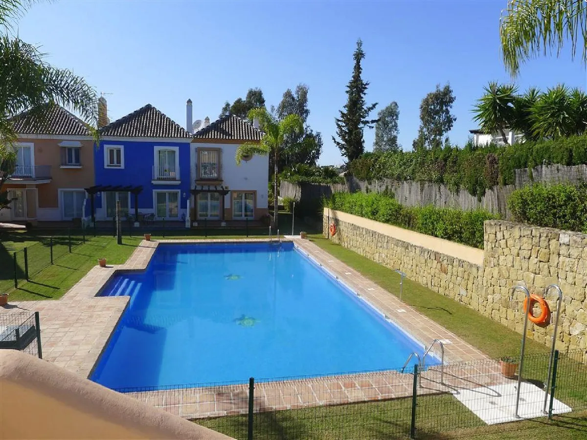 Geschakelde woning (Townhouse) te koop in Aloha, Malaga, Spanje