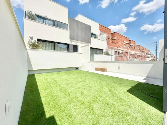 Geschakelde woning (Townhouse) te koop in Cox, Alicante, Spanje