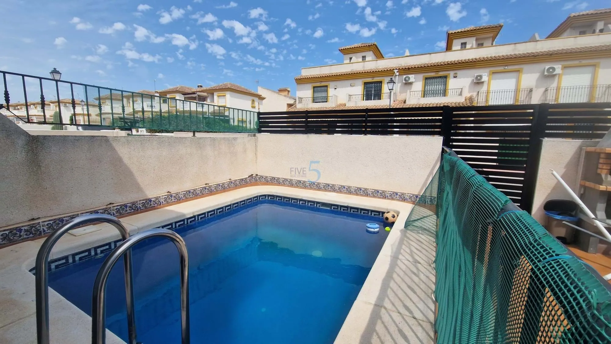 Geschakelde woning (Townhouse) te koop in Daya Nueva, Alicante, Spanje