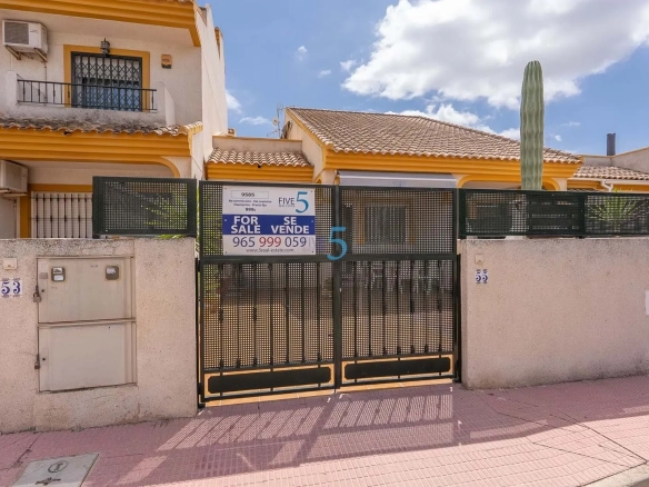 Geschakelde woning (Townhouse) te koop in Daya Nueva, Alicante, Spanje