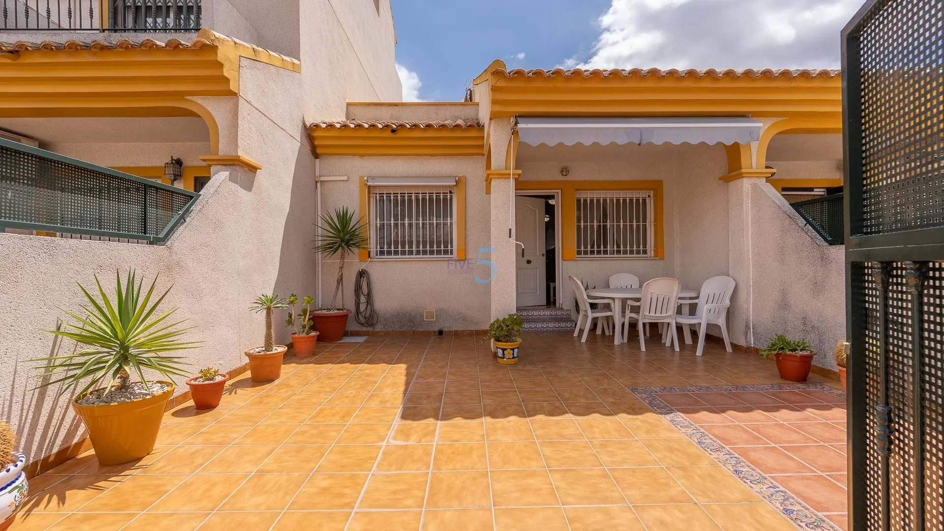 Geschakelde woning (Townhouse) te koop in Daya Nueva, Alicante, Spanje
