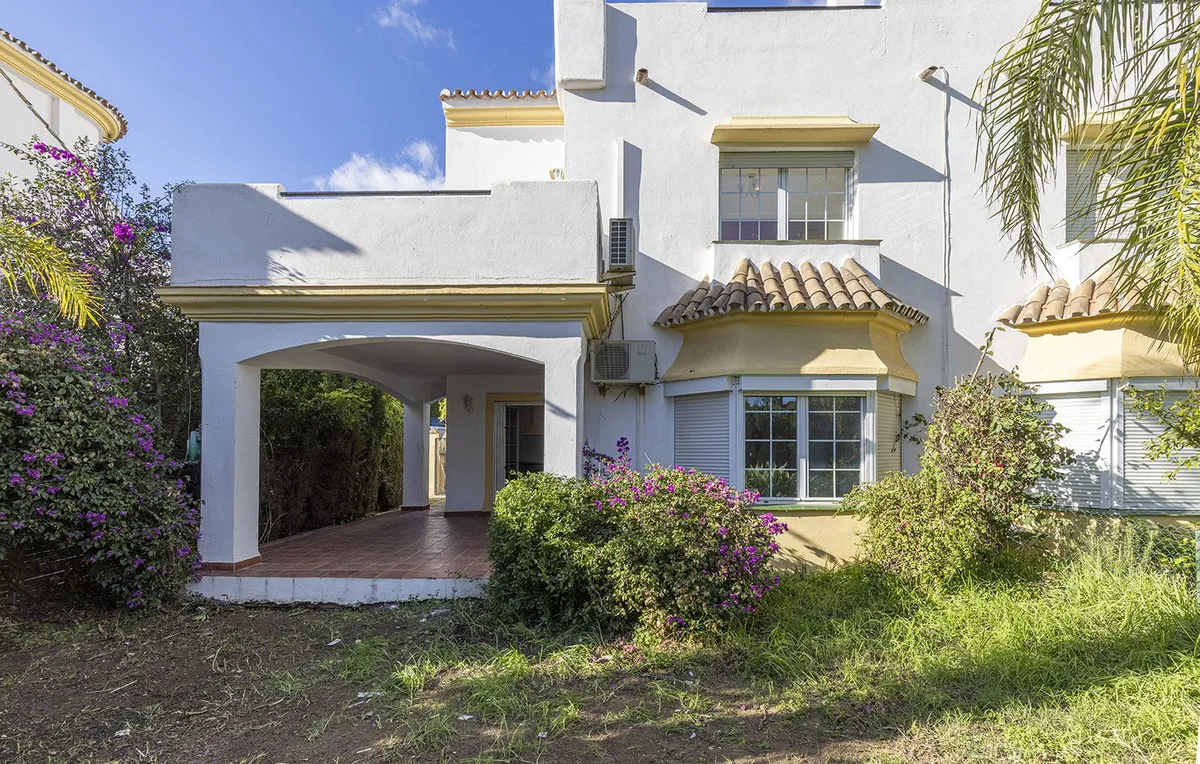 Geschakelde woning (Townhouse) te koop in Elviria, Malaga, Spanje