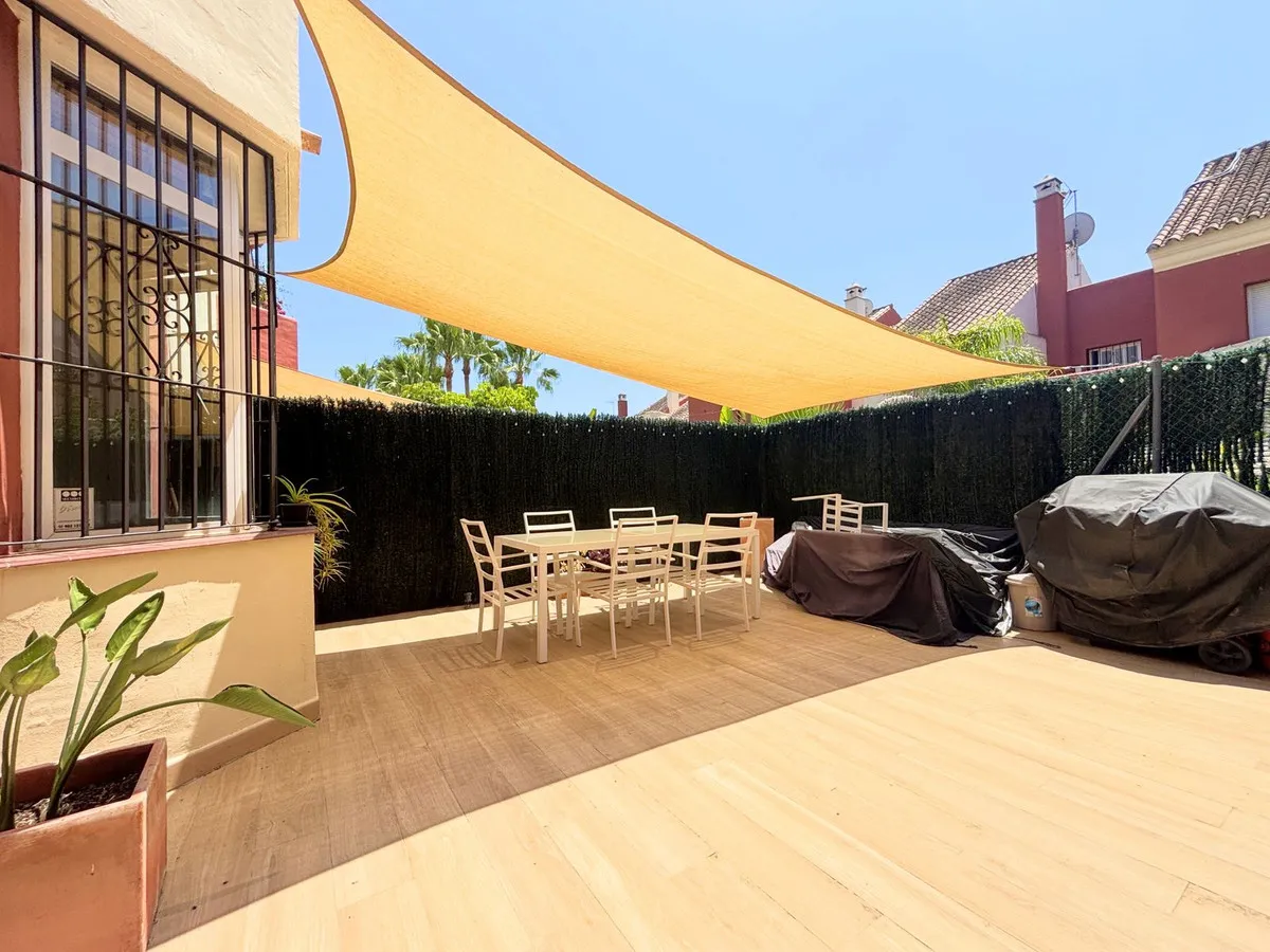 Geschakelde woning (Townhouse) te koop in Estepona, Malaga, Spanje