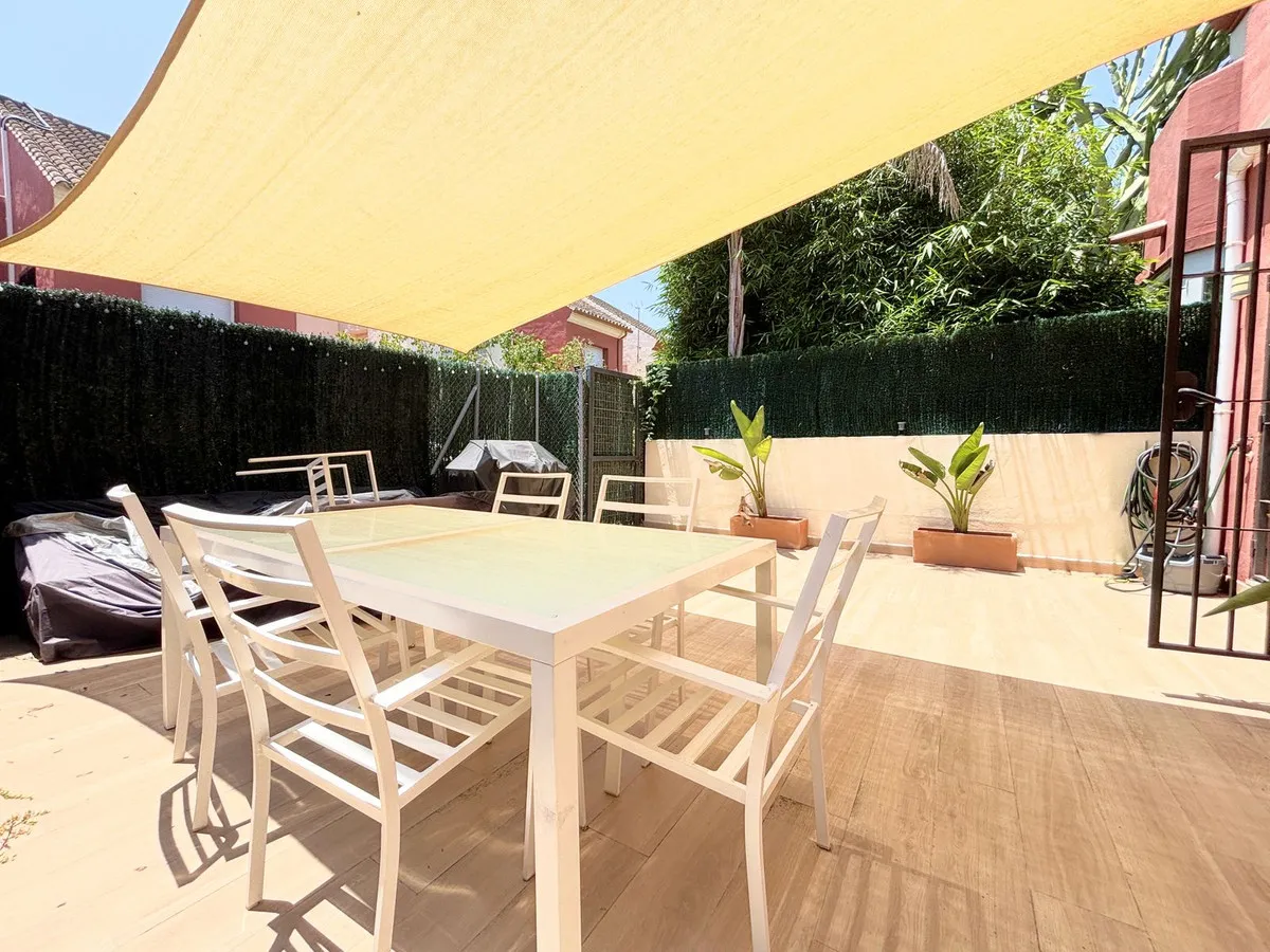 Geschakelde woning (Townhouse) te koop in Estepona, Malaga, Spanje