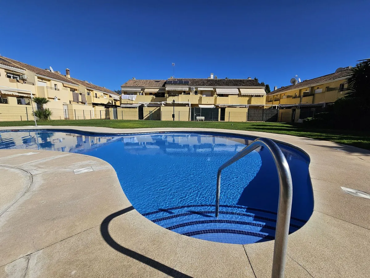 Geschakelde woning (Townhouse) te koop in Estepona, Malaga, Spanje