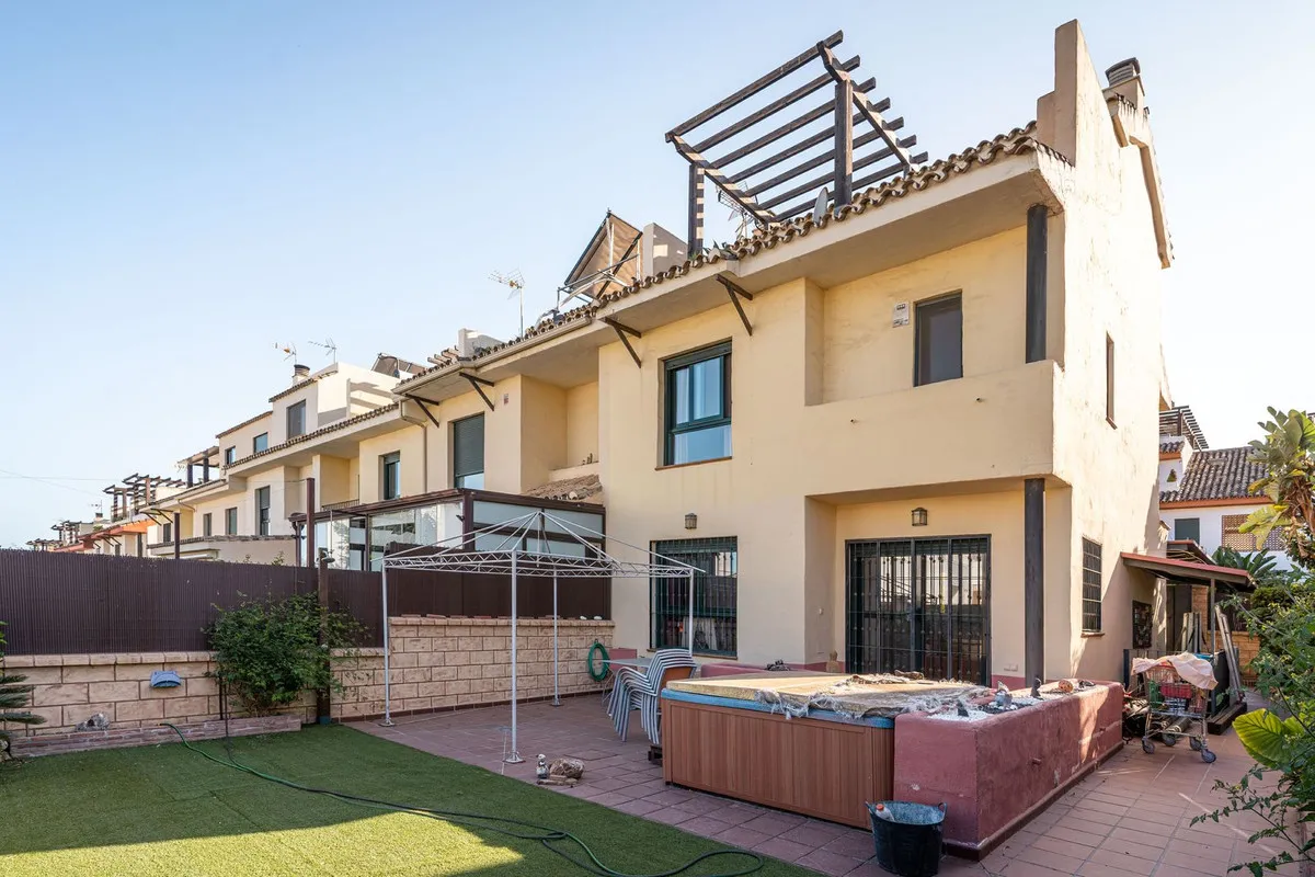 Geschakelde woning (Townhouse) te koop in Estepona, Malaga, Spanje