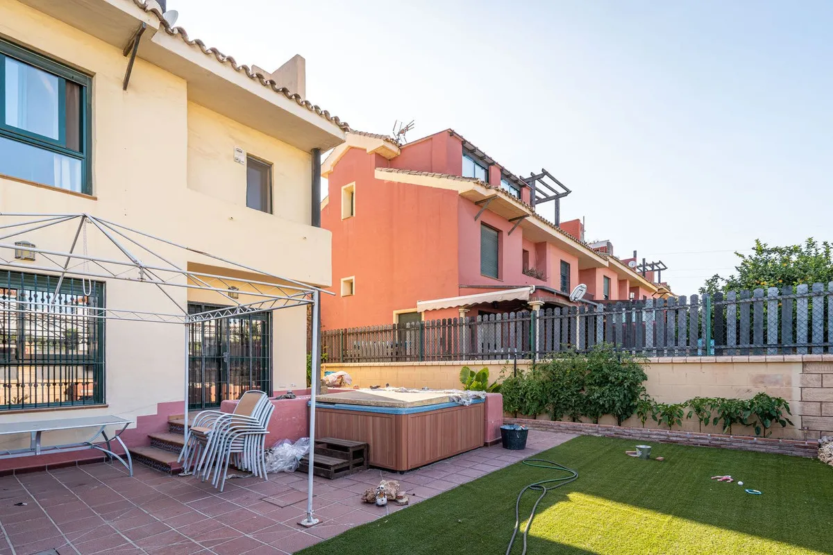 Geschakelde woning (Townhouse) te koop in Estepona, Malaga, Spanje
