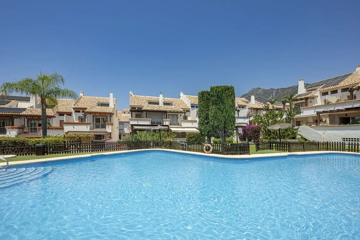 Geschakelde woning (Townhouse) te koop in Marbella, Malaga, Spanje