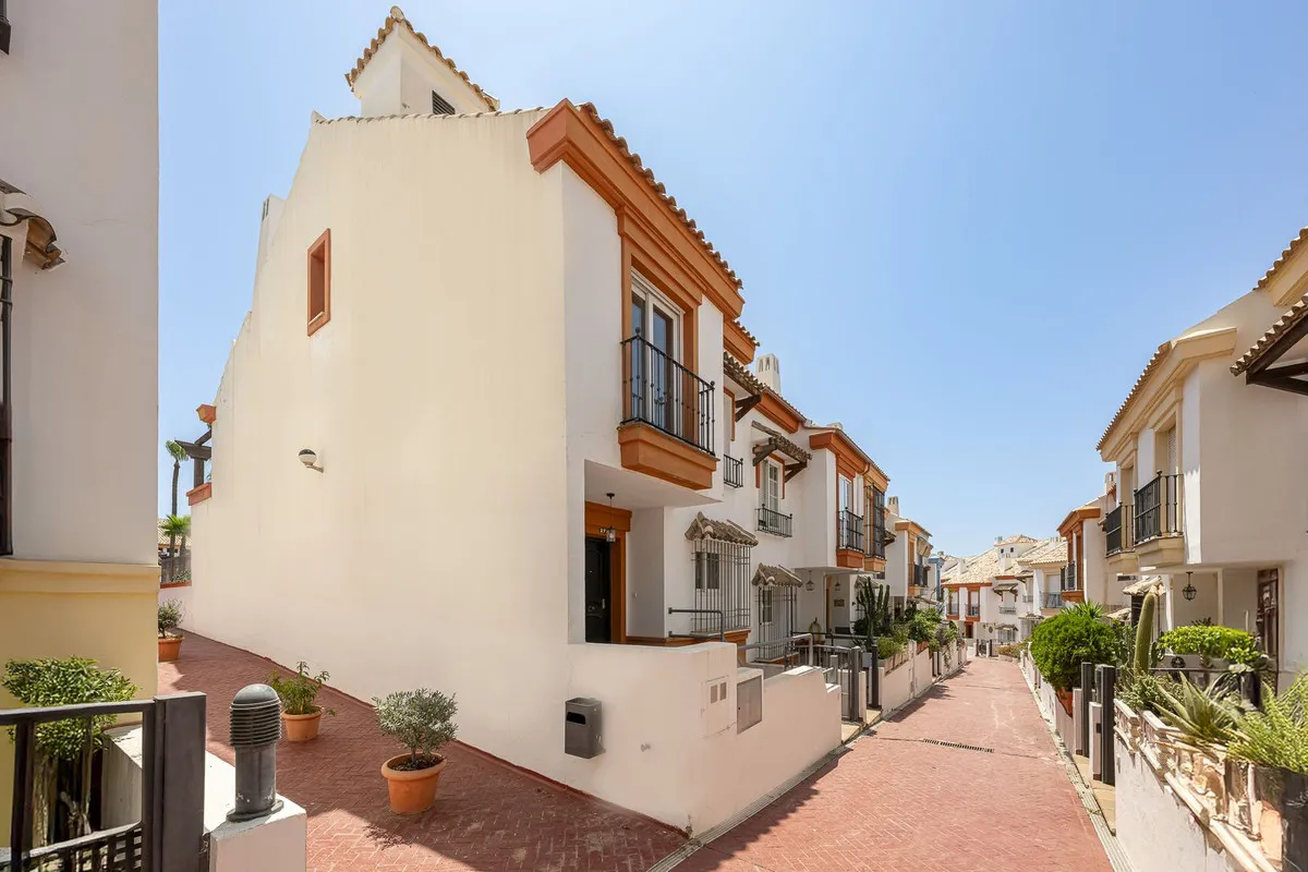 Geschakelde woning (Townhouse) te koop in Marbella, Malaga, Spanje