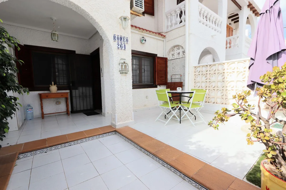 Geschakelde woning (Townhouse) te koop in Mil Palmeras, Alicante, Spanje