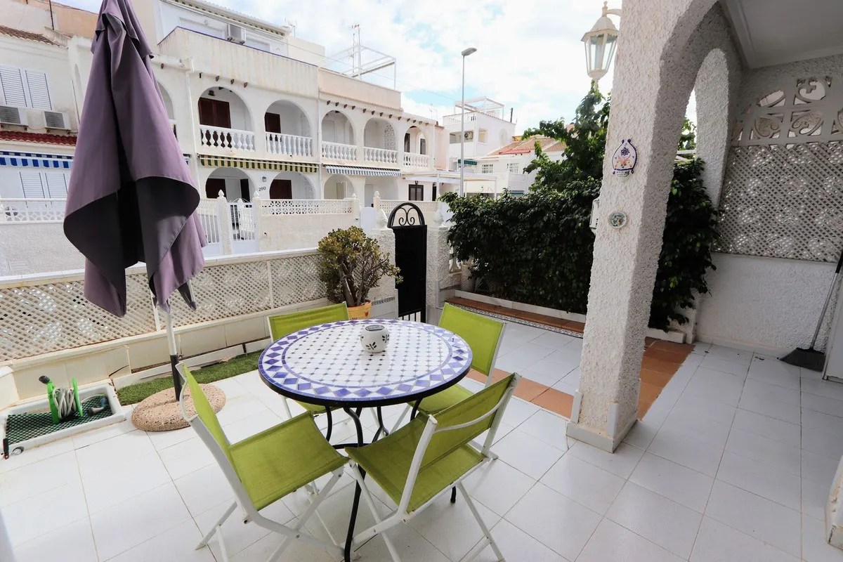 Geschakelde woning (Townhouse) te koop in Mil Palmeras, Alicante, Spanje