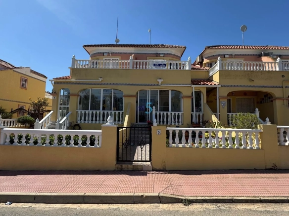 Geschakelde woning (Townhouse) te koop in Orihuela, Alicante, Spanje
