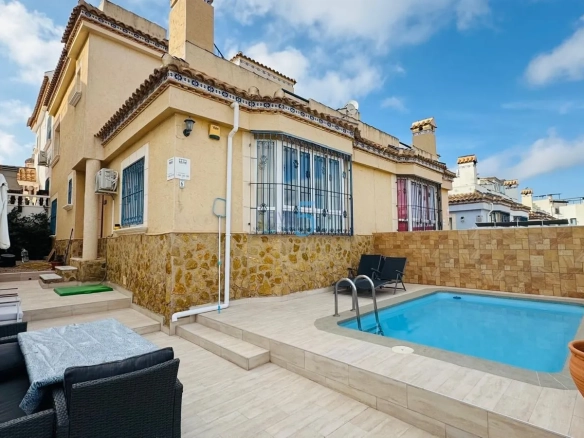 Geschakelde woning (Townhouse) te koop in Orihuela, Alicante, Spanje