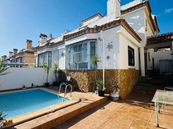 Geschakelde woning (Townhouse) te koop in Orihuela, Alicante, Spanje
