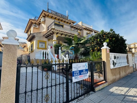 Geschakelde woning (Townhouse) te koop in Orihuela, Alicante, Spanje
