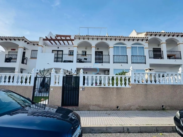 Geschakelde woning (Townhouse) te koop in Orihuela, Alicante, Spanje