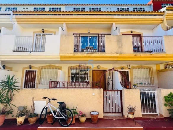 Geschakelde woning (Townhouse) te koop in Orihuela, Alicante, Spanje