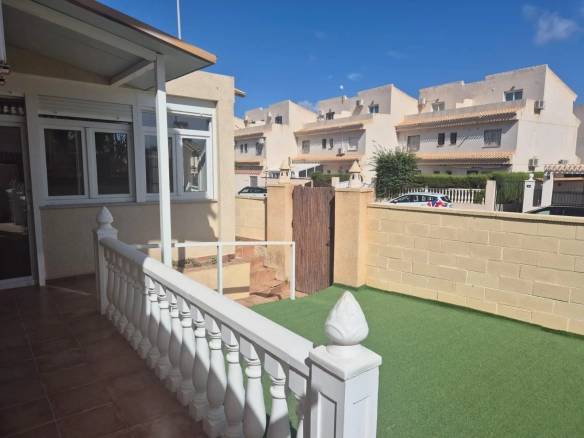 Geschakelde woning (Townhouse) te koop in Orihuela, Alicante, Spanje