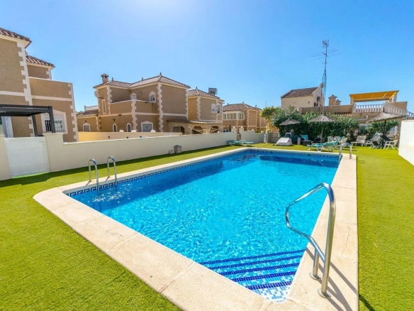 Geschakelde woning (Townhouse) te koop in Orihuela, Alicante, Spanje