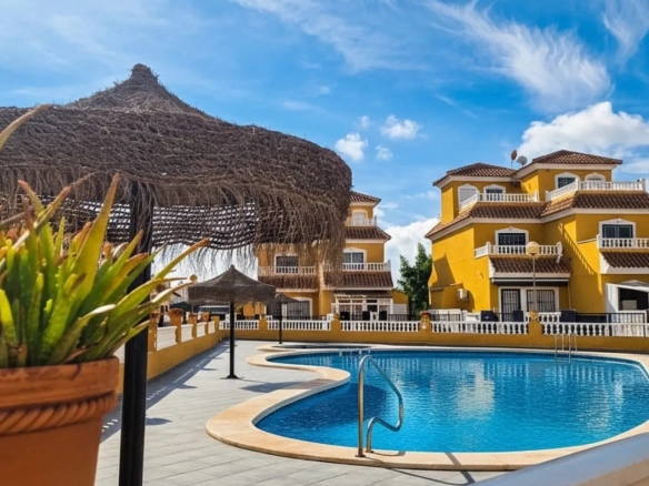 Geschakelde woning (Townhouse) te koop in Orihuela, Alicante, Spanje