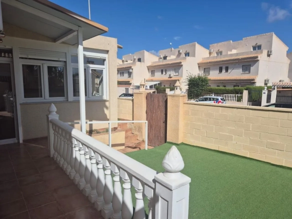 Geschakelde woning (Townhouse) te koop in Orihuela Costa, Alicante, Spanje