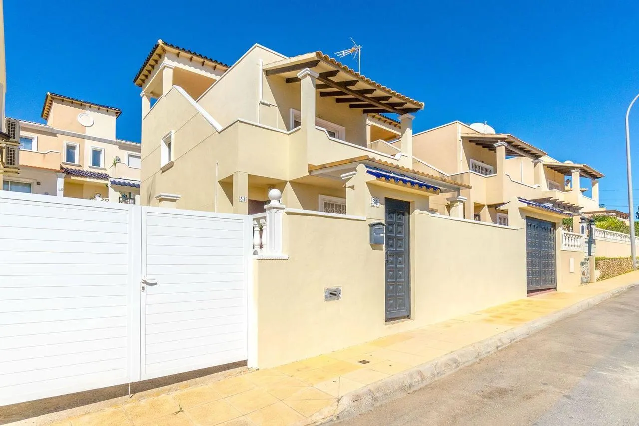 Geschakelde woning (Townhouse) te koop in Orihuela Costa, Alicante, Spanje
