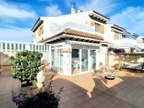 Geschakelde woning (Townhouse) te koop in Pilar de la Horadada, Alicante, Spanje