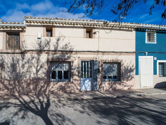 Geschakelde woning (Townhouse) te koop in Pinoso, Alicante, Spanje