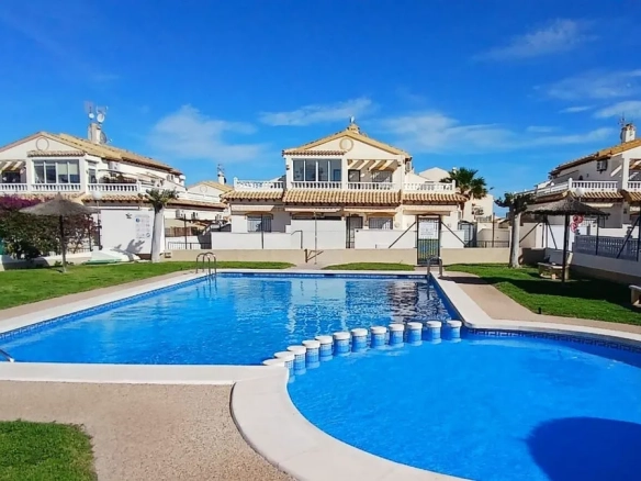 Geschakelde woning (Townhouse) te koop in Punta Prima, Alicante, Spanje