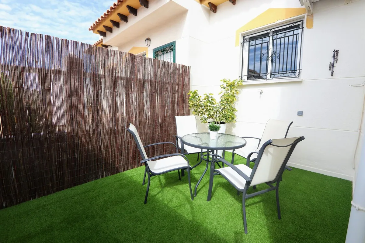 Geschakelde woning (Townhouse) te koop in Punta Prima, Alicante, Spanje