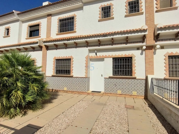 Geschakelde woning (Townhouse) te koop in San Miguel de Salinas, Alicante, Spanje