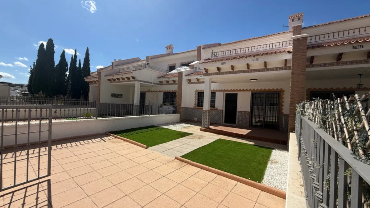 Geschakelde woning (Townhouse) te koop in San Miguel de Salinas, Alicante, Spanje