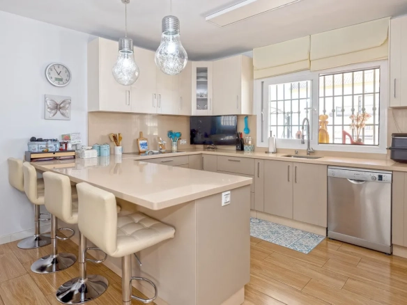 Geschakelde woning (Townhouse) te koop in San Pedro de Alcantara, Malaga, Spanje