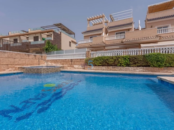 Geschakelde woning (Townhouse) te koop in Torre de la Horadada, Alicante, Spanje