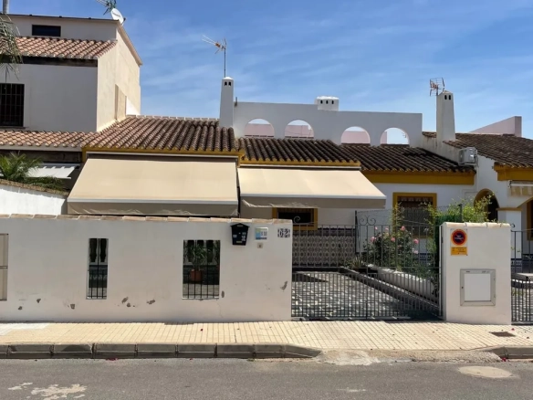 Geschakelde woning (Townhouse) te koop in Torre de la Horadada, Murcia, Spanje