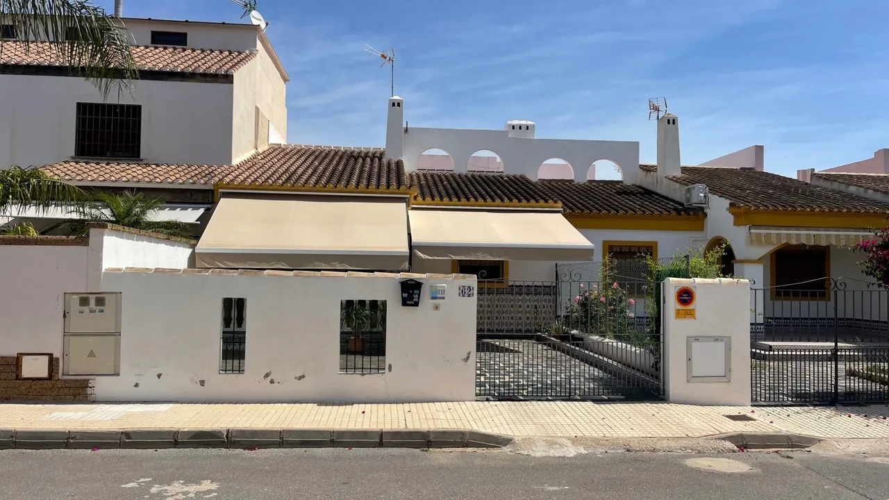 Geschakelde woning (Townhouse) te koop in Torre de la Horadada, Murcia, Spanje