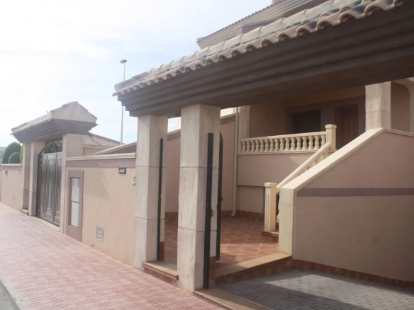 Geschakelde woning (Townhouse) te koop in Torrevieja, Alicante, Spanje
