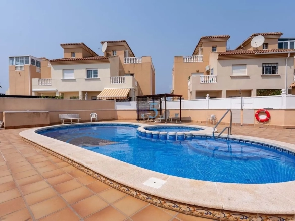 Geschakelde woning (Townhouse) te koop in Torrevieja, Alicante, Spanje