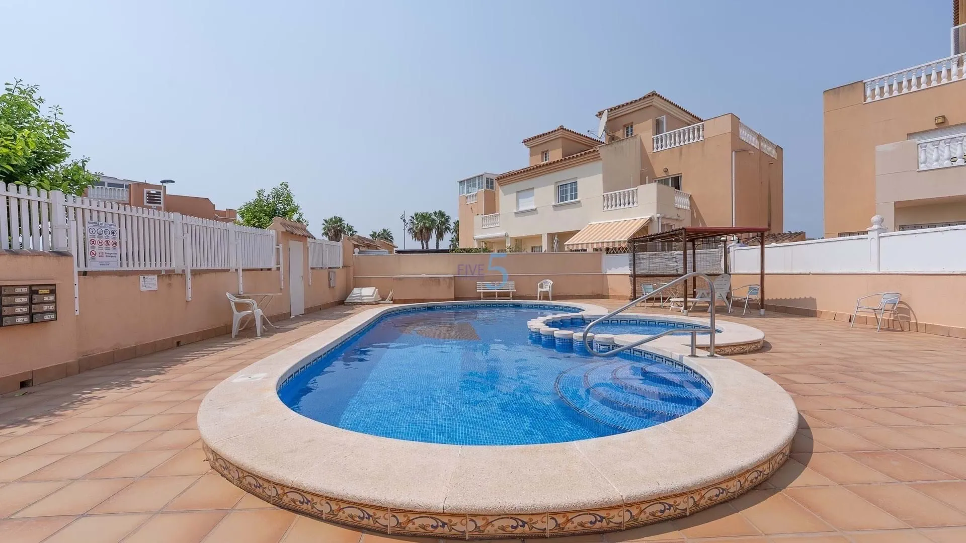 Geschakelde woning (Townhouse) te koop in Torrevieja, Alicante, Spanje