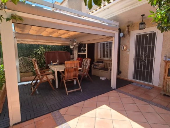 Geschakelde woning (Townhouse) te koop in Torrevieja, Alicante, Spanje
