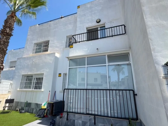 Geschakelde woning (Townhouse) te koop in Torrevieja, Alicante, Spanje