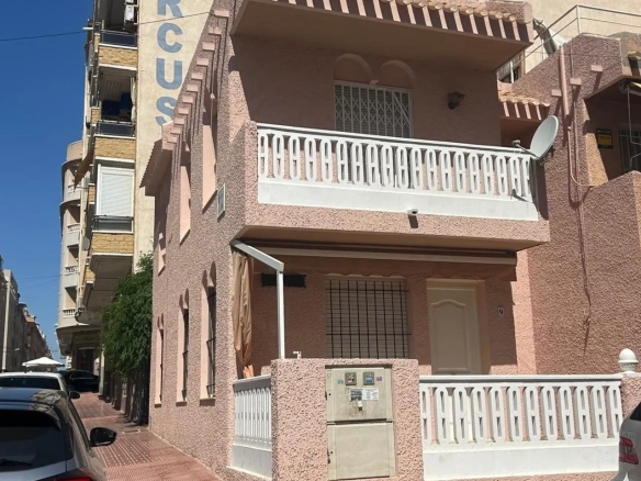 Geschakelde woning (Townhouse) te koop in Torrevieja, Alicante, Spanje