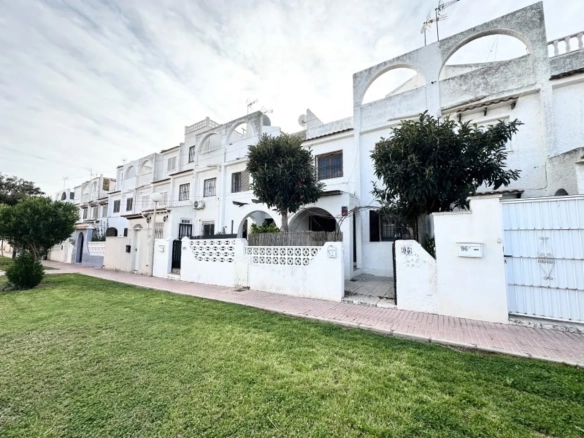 Geschakelde woning (Townhouse) te koop in Torrevieja, Alicante, Spanje
