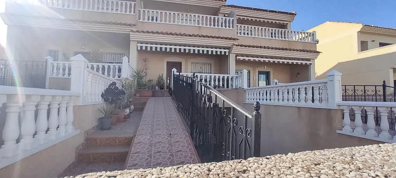 Geschakelde woning (Townhouse) te koop in Torrevieja, Alicante, Spanje