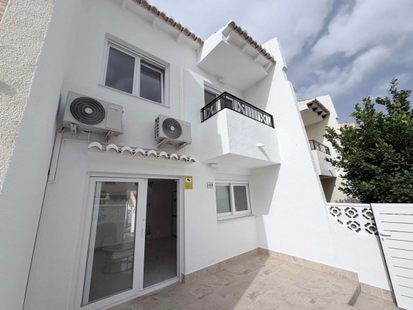 Geschakelde woning (Townhouse) te koop in Torrevieja, Alicante, Spanje