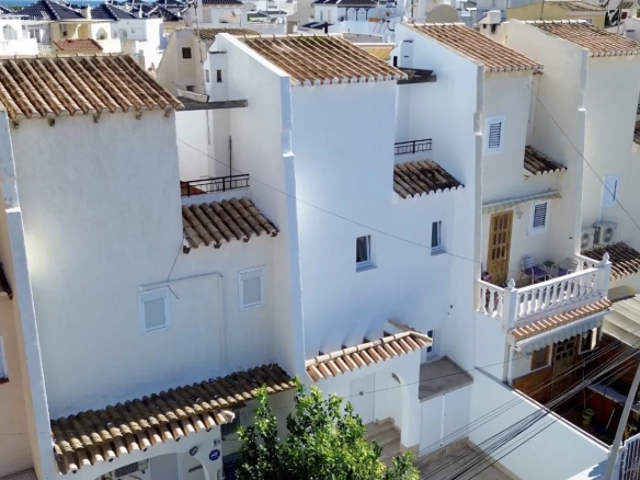 Geschakelde woning (Townhouse) te koop in Torrevieja, Alicante, Spanje